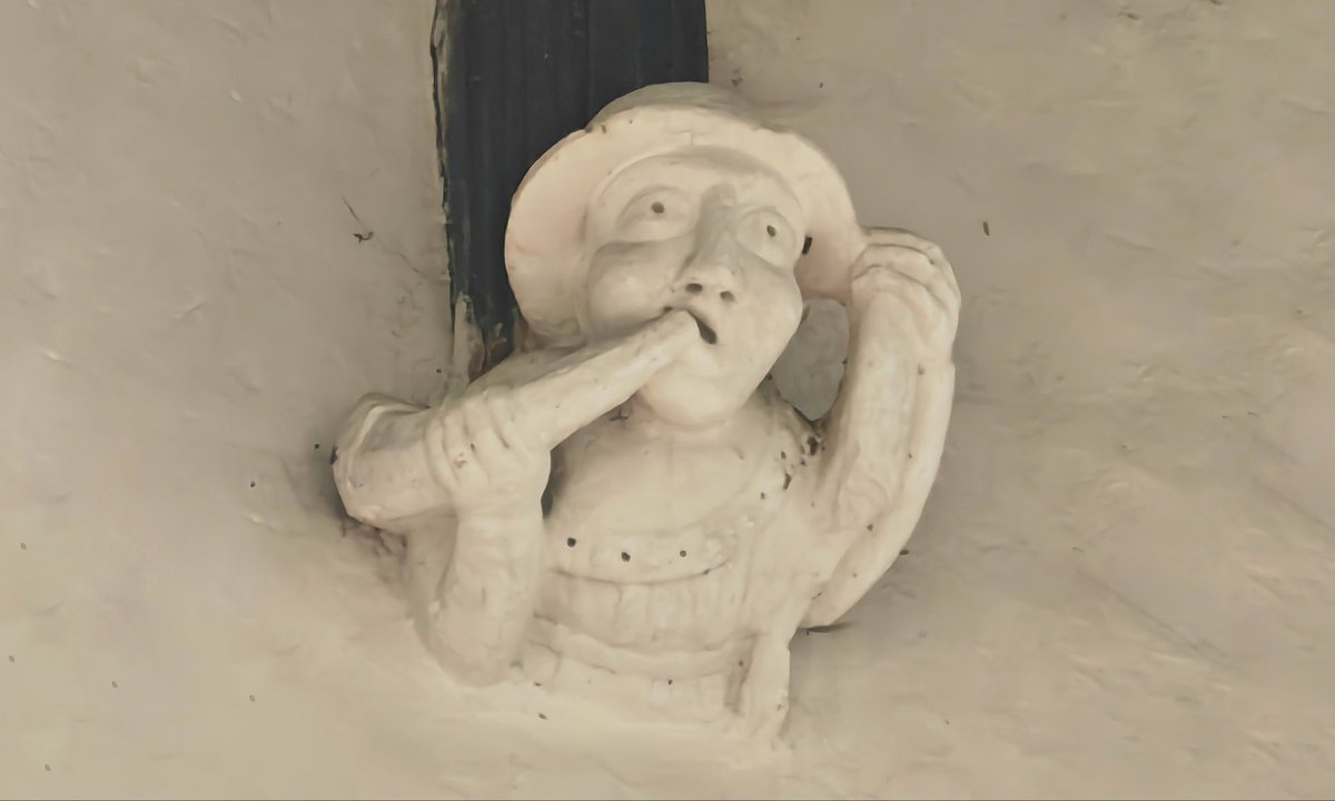 InDamnatio's tweet image. The incredibly charming corbels at All Saints, Harston, from around 1445
Is it just me, or do the crouching ones have scatalogical connotations? Knowing the humour of medieval stonemasons, it seems possible 😄