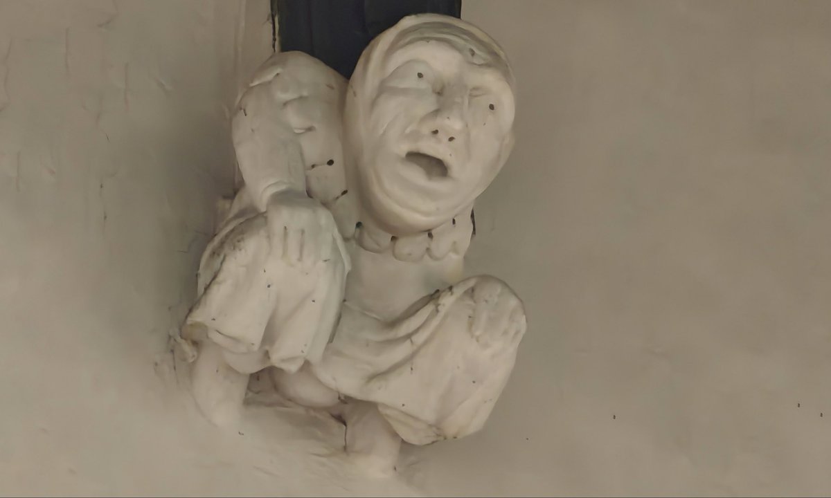 InDamnatio's tweet image. The incredibly charming corbels at All Saints, Harston, from around 1445
Is it just me, or do the crouching ones have scatalogical connotations? Knowing the humour of medieval stonemasons, it seems possible 😄