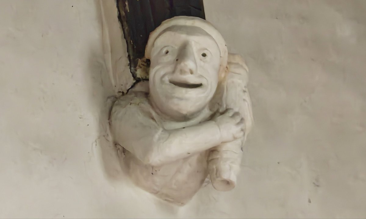 InDamnatio's tweet image. The incredibly charming corbels at All Saints, Harston, from around 1445
Is it just me, or do the crouching ones have scatalogical connotations? Knowing the humour of medieval stonemasons, it seems possible 😄