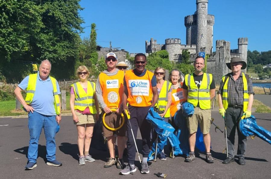 CleanCoasts's tweet image. A super effort from the Blackrock CleanUp Group ๐
10 volunteers and 11 bags of litter collected, all on one of the hottest days of the year!
Well done guys ๐
#CleanCoasts #VolunteerAppreciation