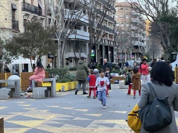 RTorre's tweet image. 🔥 En este #veranourbano voy a hacer un recorrido por las historias detrás de ciudades que han o están transformando su espacio público para que sea más habitable, verde 🌿 y humano 🫶
Abro hilo para recopilar 🚲🌇🌳 👇