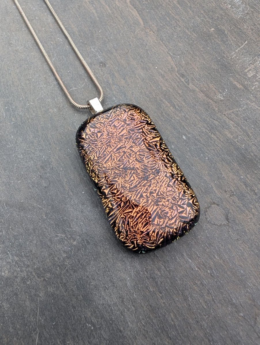Samphireglass's tweet image. Just like rich coffee. Beautiful copper, gold and purple shimmering handcrafted glass necklace. Amazing handcrafted dichroic pendant.
#handmade #etsy #shopindie #giftideas #jewellery #etsyuk
samphireglass.etsy.com/listing/431131…