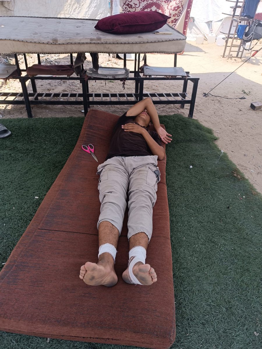 khaldonhd123's tweet image. 💔 From the heart of devastated Gaza… I cry out: Save me.
🔗 Safe donation link:
👉 chuffed.org/project/137369…
I’m a young Palestinian man, injured in my leg 🦶, unable to work, and responsible for a family of 11 👨👩👧👦.
Every day, we struggle just to find a bite to eat 🍞🥺…
We…