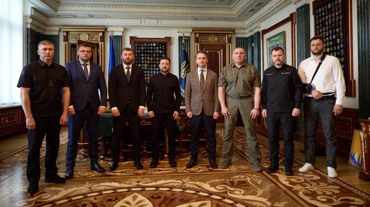 ukrpravda_news's tweet image. Зеленський зібрав антикорупційників і силовий блок – показав спільне фото і заявив про конструктив pravda.com.ua/news/2025/07/2…