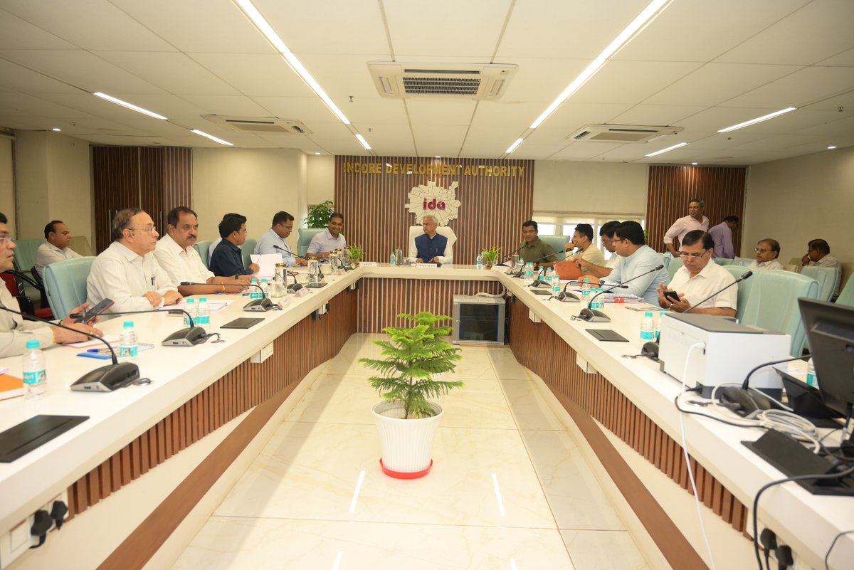 idaIndore22's tweet image. आज इन्दौर विकास प्राधिकरण संचालक मण्डल की बैठक संभागायुक्त सह प्राधिकरण अध्यक्ष श्री दीपक सिंह की अध्यक्षता में सम्पन्न हुई। 

 #IndoreDevelopment #IDA #SmartCityIndore #UrbanPlanning