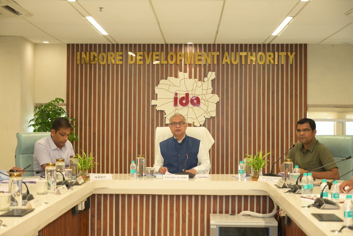 idaIndore22's tweet image. आज इन्दौर विकास प्राधिकरण संचालक मण्डल की बैठक संभागायुक्त सह प्राधिकरण अध्यक्ष श्री दीपक सिंह की अध्यक्षता में सम्पन्न हुई। 

 #IndoreDevelopment #IDA #SmartCityIndore #UrbanPlanning
