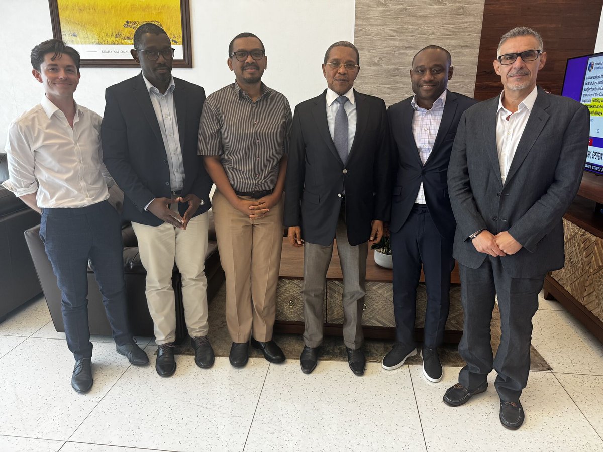 transm0's tweet image. We had the honour to meet with H.E Former President Kikwete of Tanzania this Sunday to discuss the Transmission Zero project.
This meeting served as a powerful reminder of the value of international collaboration, which is essential for driving sustainable progress in health.