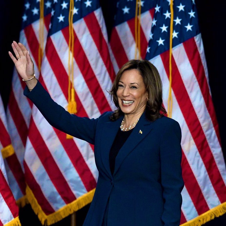 audrxysn's tweet image. On this day, on year ago, Kamala Harris held her first presidential rally in Milwaukee, Wisconsin since Joe Biden stepped down as a candidate
Right after achieving the best 24 hours of grassroots fundraising in presidential campaign history.