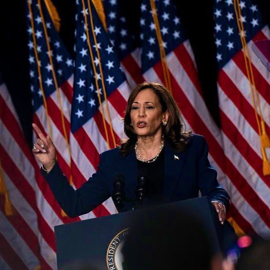 audrxysn's tweet image. On this day, on year ago, Kamala Harris held her first presidential rally in Milwaukee, Wisconsin since Joe Biden stepped down as a candidate
Right after achieving the best 24 hours of grassroots fundraising in presidential campaign history.