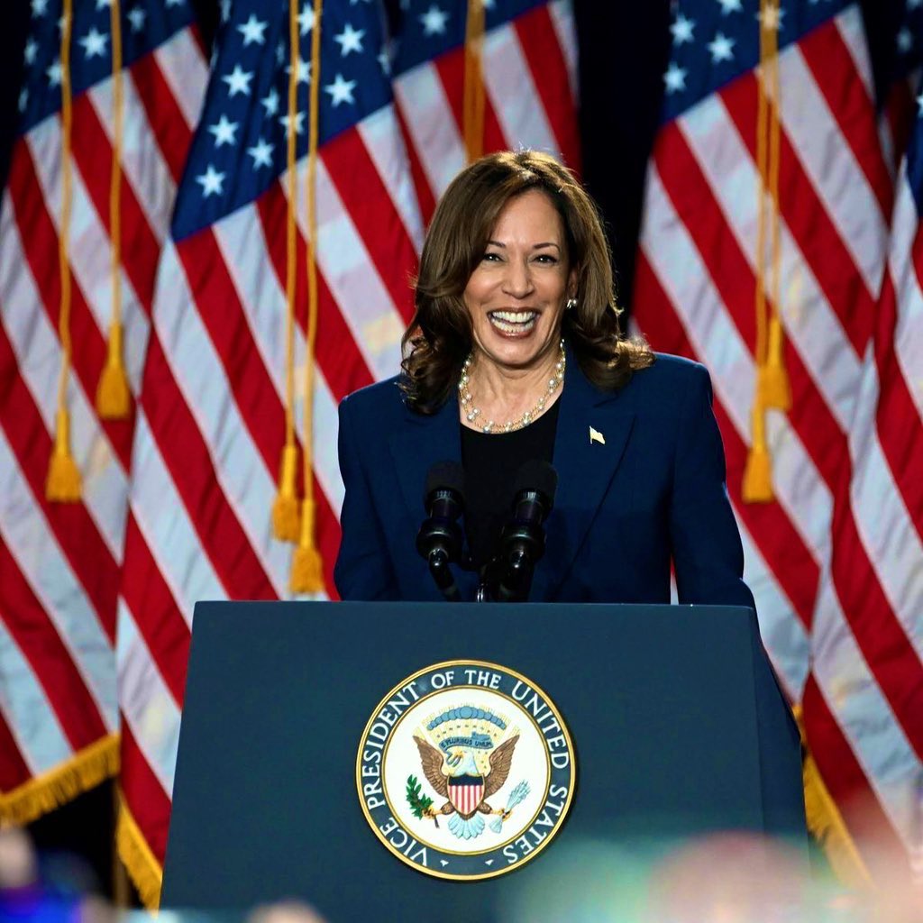 audrxysn's tweet image. On this day, on year ago, Kamala Harris held her first presidential rally in Milwaukee, Wisconsin since Joe Biden stepped down as a candidate
Right after achieving the best 24 hours of grassroots fundraising in presidential campaign history.