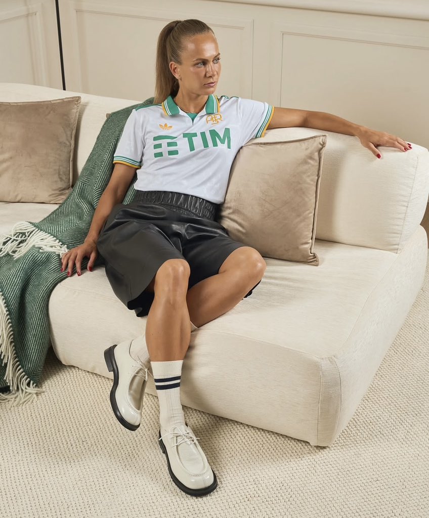 asroma_images's tweet image. Frederikke Thøgersen | #ThirdKit