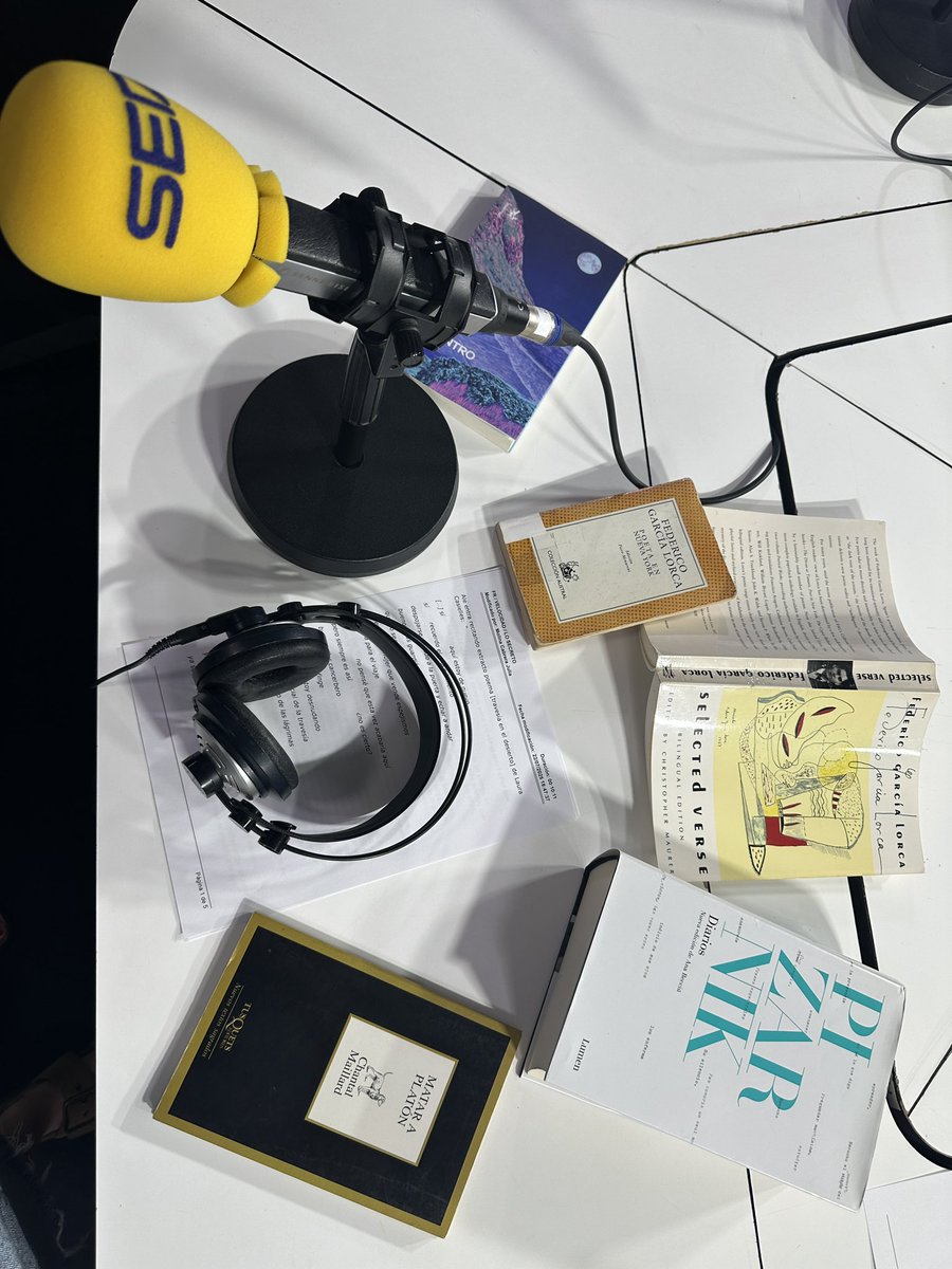 Amo la radio y preparar mi sección de Lo secreto 🩶