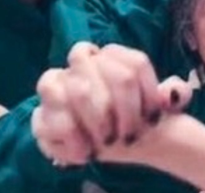 daehoeater's tweet image. THEM HOLDING HANDS IM GONNA THROW UP I MISS THEM BELAUUGGJJJJHHHBAUHHHH