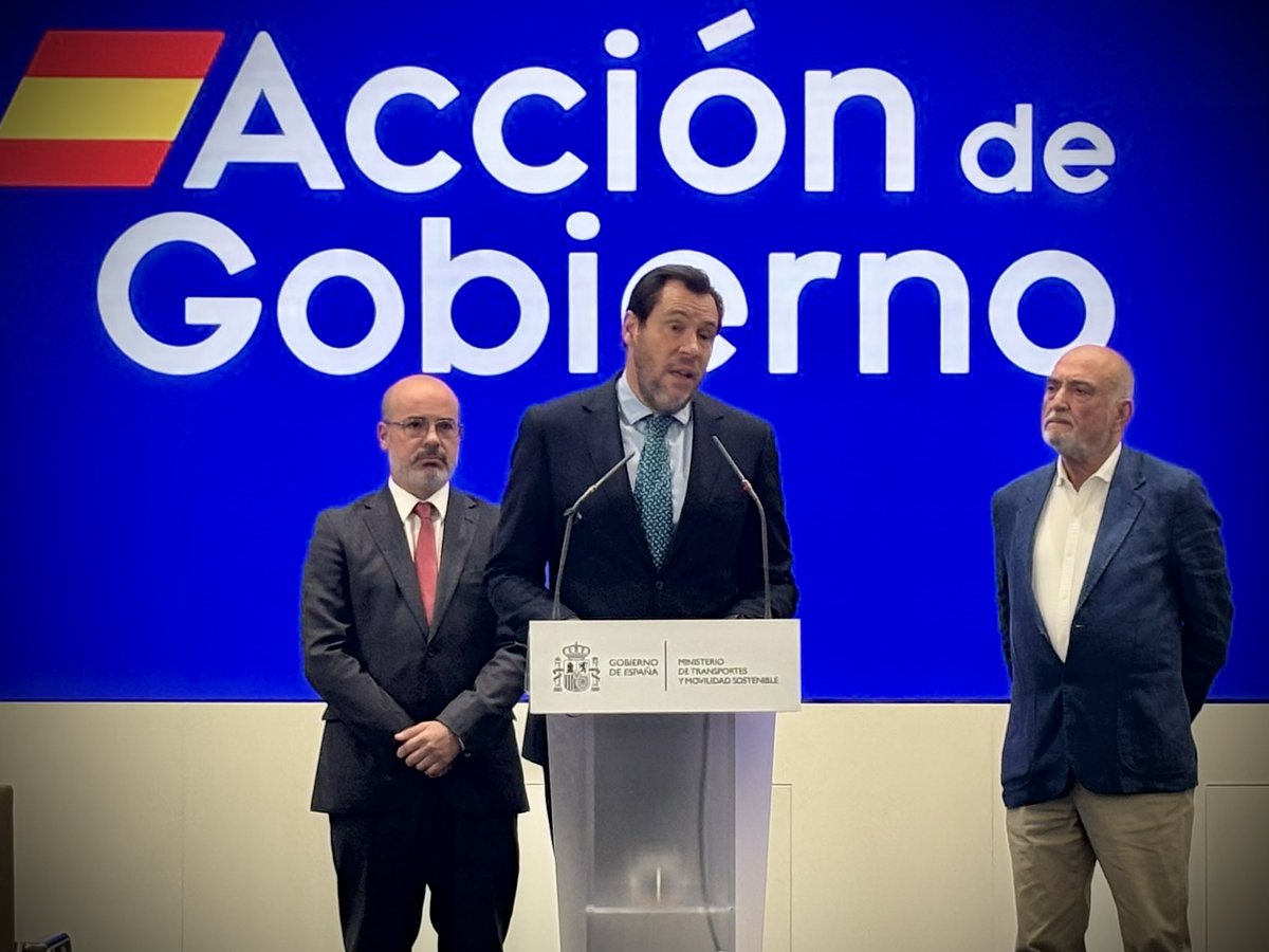 DGobiernoMadrid's tweet photo. El Gobierno de España da un paso decisivo para reactivar la prolongación de la línea C-5 de Cercanías hasta Navalcarnero, una infraestructura clave para la movilidad del suroeste de la Comunidad de Madrid.

El delegado del Gobierno @franmartagui ha acompañado al ministro de @transportesgob @oscar_puente_ y al alcalde de @ayto_naval en el anuncio de la disposición del Ministerio para asumir la finalización del proyecto. 

Para avanzar, se requiere la colaboración de la Comunidad de Madrid facilitando la documentación técnica y la cesión de la infraestructura ya construida.