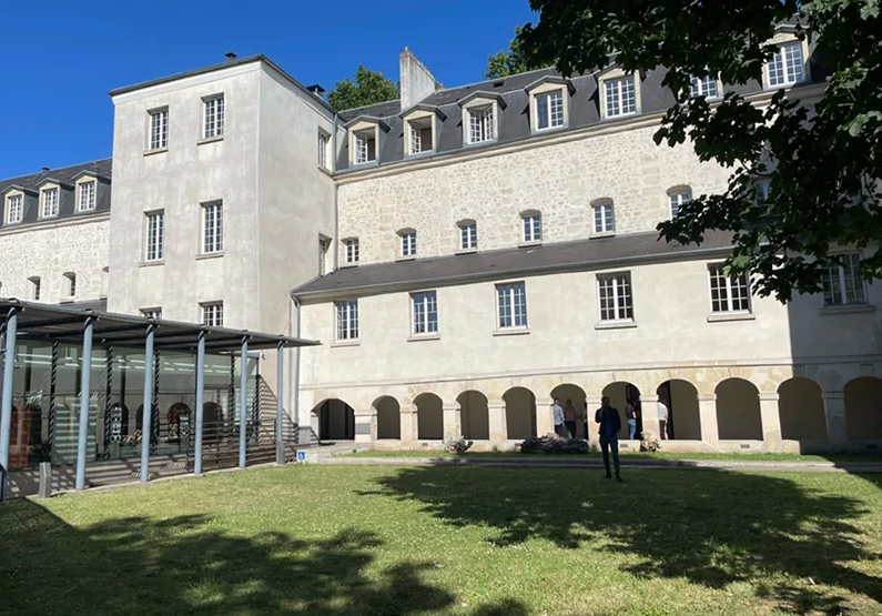 📢 Convocatòria oberta: Residència literària a París per a autors/es en llengua catalana vinculats a Barcelona! 

Resideix a la Maison des Récollets l’abril de 2026.

📅 Termini: 1 de setembre. 

🔗 pencatala.cat/noticia/oberta…