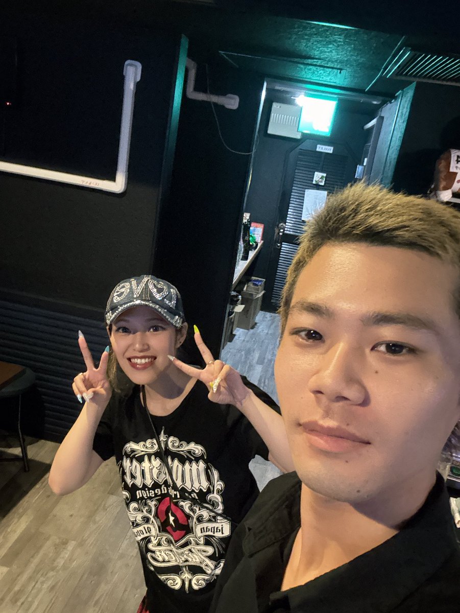 オープンしました！
19:00-26:00で営業中‼️

本日JAPANリーグですが、
ダーツ台のご案内はできますので、
お気軽にお越しください☺️

カラオケにつきましては21時から23時まではご利用いただけません。

お待ちしております*ˊᵕˋ*