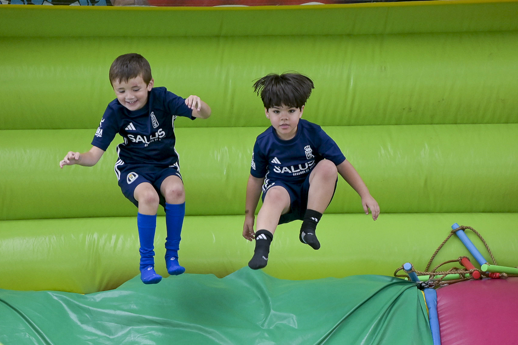 Real Oviedo (@realoviedo) on Twitter photo 😁 𝐂𝐚𝐫𝐚𝐬 𝐪𝐮𝐞 𝐥𝐨 𝐝𝐢𝐜𝐞𝐧 𝐭𝐨𝐝𝐨: felicidad, emoción y muchas ganas de seguir aprendiendo
🔛 Última semana del Campus <a href="/SegurosSalus/">Salus seguros de salud</a> Real Oviedo tras 4️⃣ semanas de formación, valores y diversión
👨🏻🎓 Este viernes, entrega de diplomas
<a href="/FundacionRO/">Fundación Real Oviedo</a>
#RealOviedo 🔵⚪ 😁 𝐂𝐚𝐫𝐚𝐬 𝐪𝐮𝐞 𝐥𝐨 𝐝𝐢𝐜𝐞𝐧 𝐭𝐨𝐝𝐨: felicidad, emoción y muchas ganas de seguir aprendiendo
🔛 Última semana del Campus <a href="/SegurosSalus/">Salus seguros de salud</a> Real Oviedo tras 4️⃣ semanas de formación, valores y diversión
👨🏻🎓 Este viernes, entrega de diplomas
<a href="/FundacionRO/">Fundación Real Oviedo</a>
#RealOviedo 🔵⚪