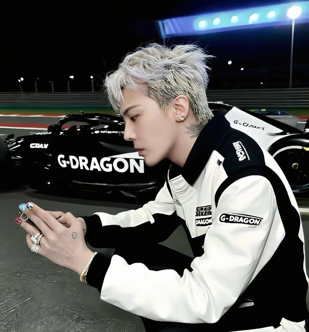 8KLIFE's tweet photo. Oh wow, G-Dragon F1 🔥 https://t.co/K2QN034XJh