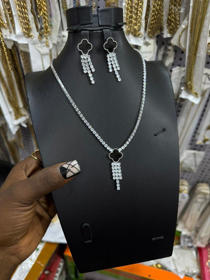 mersElegance's tweet image. Tennis Neckpiece with Earrings
Complete set comes boxed
N12,000
📍Lagos