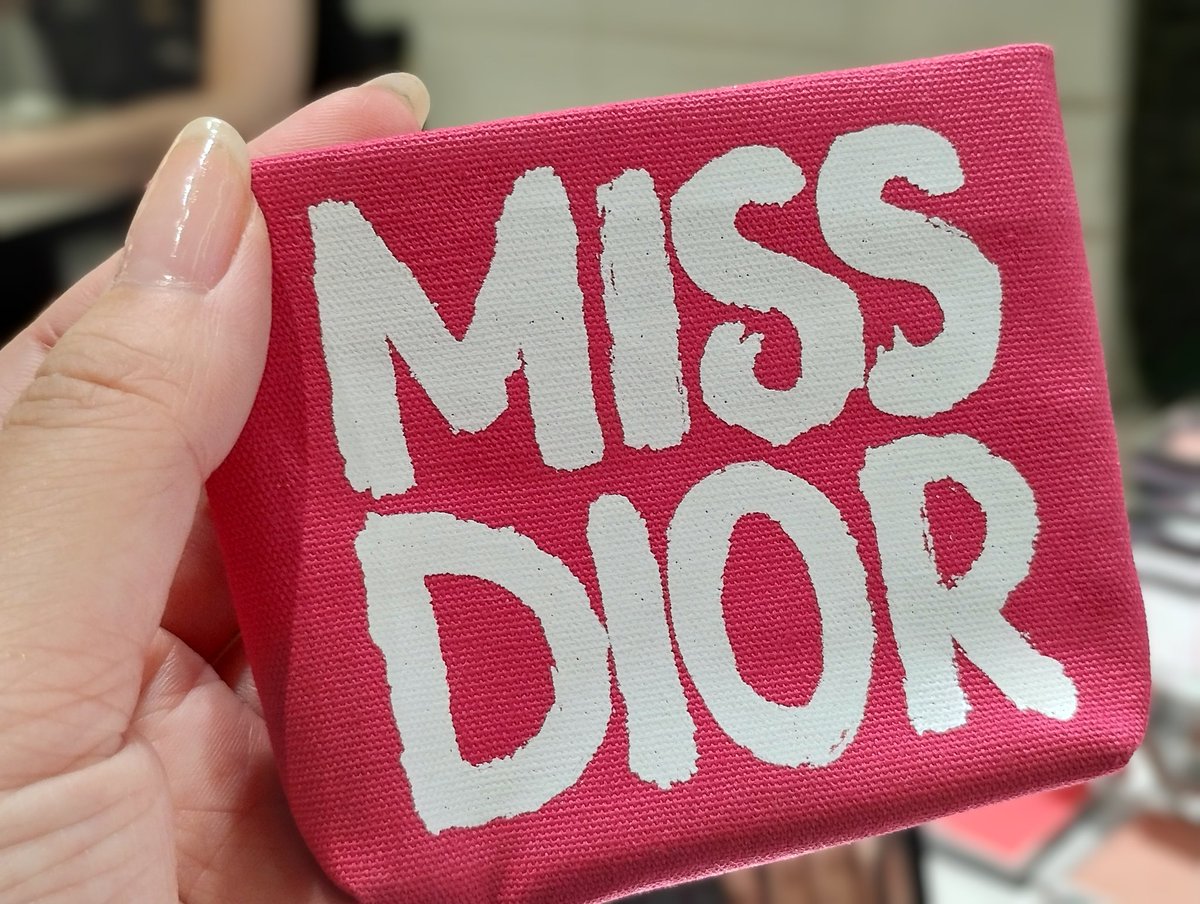 DIOR速報✨ 来たる伊勢丹限定色 850 Daring Lilacのスウォッチだよー