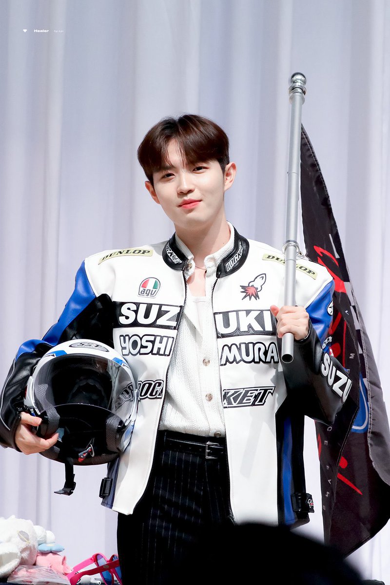 JHWORD0527's tweet image. 우리도 레이싱자켓입었긔..
근데 이제 강아지를 곁들인…