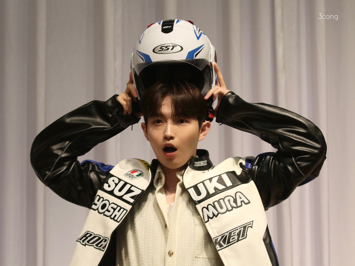 JHWORD0527's tweet image. 우리도 레이싱자켓입었긔..
근데 이제 강아지를 곁들인…