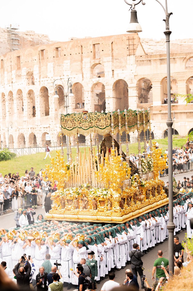 En ocasiones veo la #EsperanzaEnRoma 

🤍💚💛 #CofradíasMLG