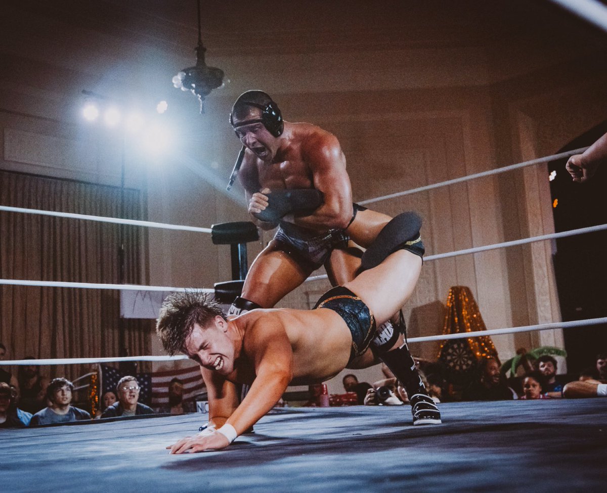 wresadam's tweet photo. One of the most vicious submission holds - the ankle lock. Fucking love it!
#prowrestling #wrestling #wrestlers #prowrestlers #wrestlingfetish #gaywrestling #hot #trunks #bulge #bulgemen #gay #suffer #suffering #submission #anklelock #submit https://t.co/Zbj490YVtN