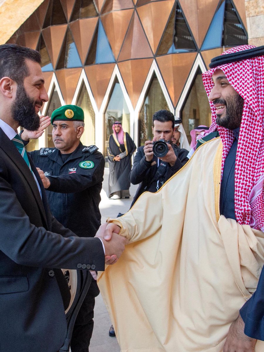 lsiafrica's tweet image. 🚨🇸🇾🇸🇦 Une délégation saoudienne de plus de 100 personnes se rend en Syrie pour conclure des accords d’une valeur de 4 milliards de dollars.