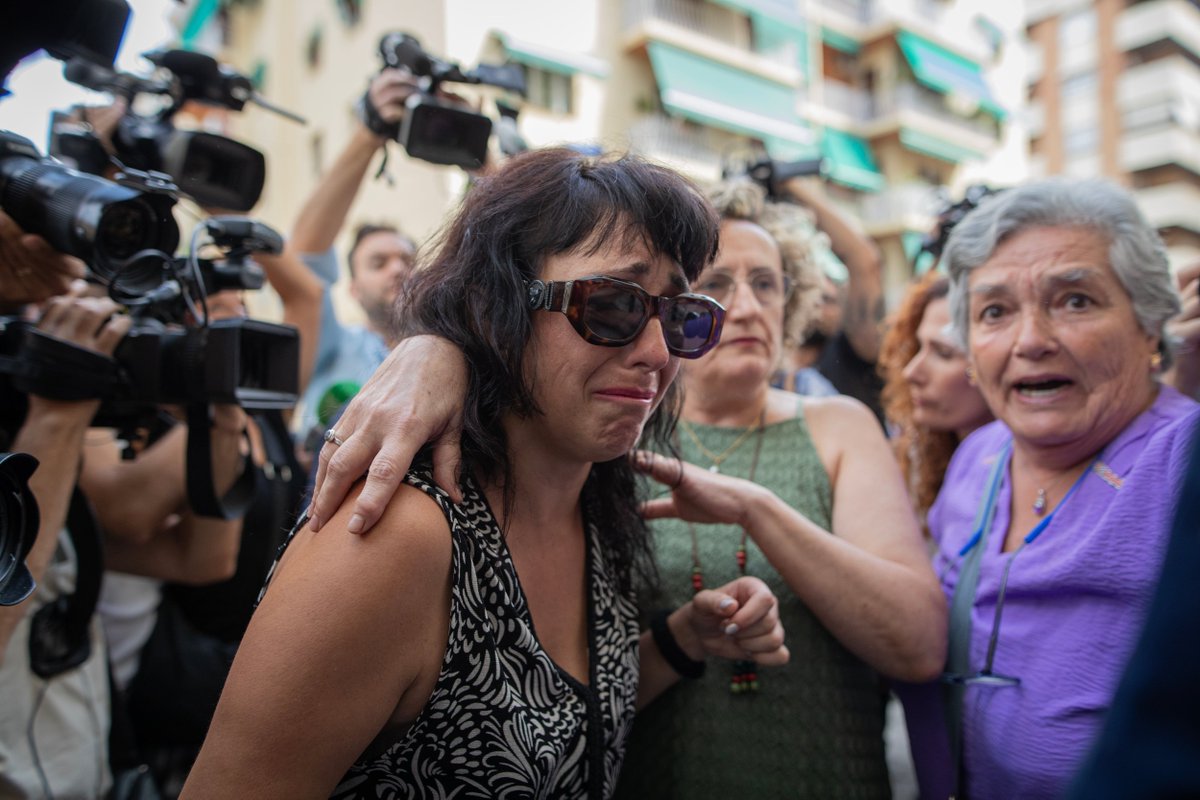 Spanish_Revo's tweet image. Los hijos no son maletas: Juana Rivas y la derrota de la justicia patriarcal
Ocho años después, seguimos preguntándonos si proteger a un menor es menos importante que custodiar el prestigio de un padre acusado de violencia.
EL DERECHO A LA INFANCIA NO CABE EN UNA SENTENCIA
Un…