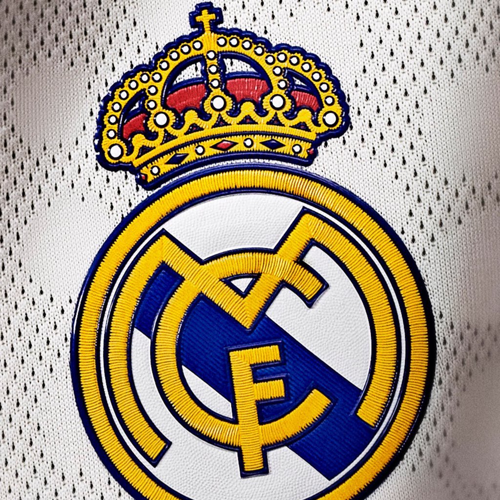 🚨 Un deal pour Rodri serait plus sûr l’été prochain.

Sa valeur chuterait entre 60 et 80 M€, et sa récupération après sa rupture des ligaments croisés pourrait être mieux évaluée. 

<a href="/diarioas/">Diario AS</a>