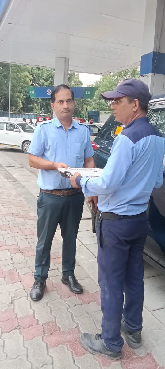 SSpanchshila's tweet image. Midweek blues? Not here. 🌿
At Panchshila, even a newspaper handoff feels like a warm hug.
It’s the little things that keep the week going strong. 🗞️
#MidweekMoments #PanchshilaVibes #ProjectAbhyuday 

@HPCL @hardik_HPCL @hpcl_retail @BanaySingh07 @Rg03Goel