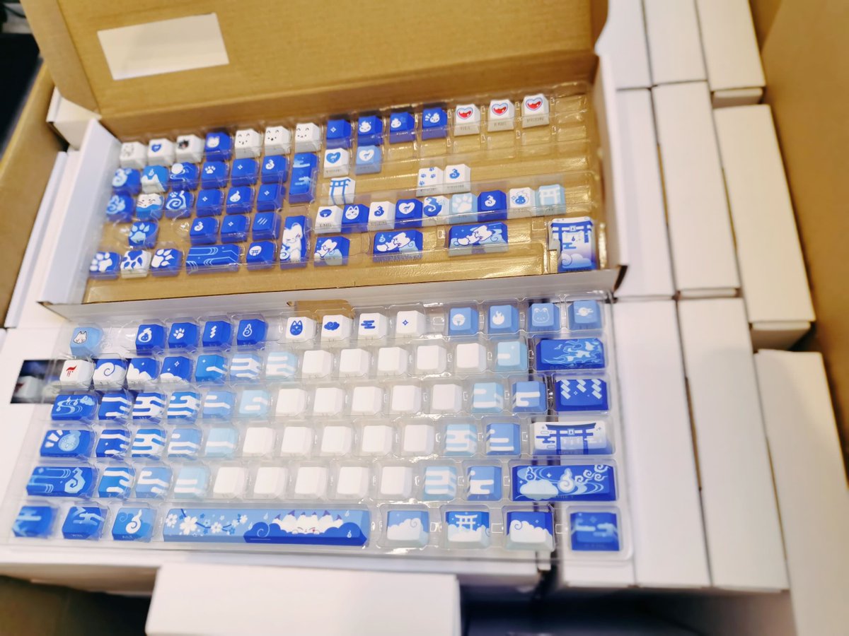 enpalettelab's tweet photo. ✧･ﾟ【PRODUCTION UPDATE】
What's cooking in our kitchen ⊹♡?
It's @meiya_ch's custom-designed original keycap set, hot off the presses 🩵! https://t.co/0q0wvncvdJ