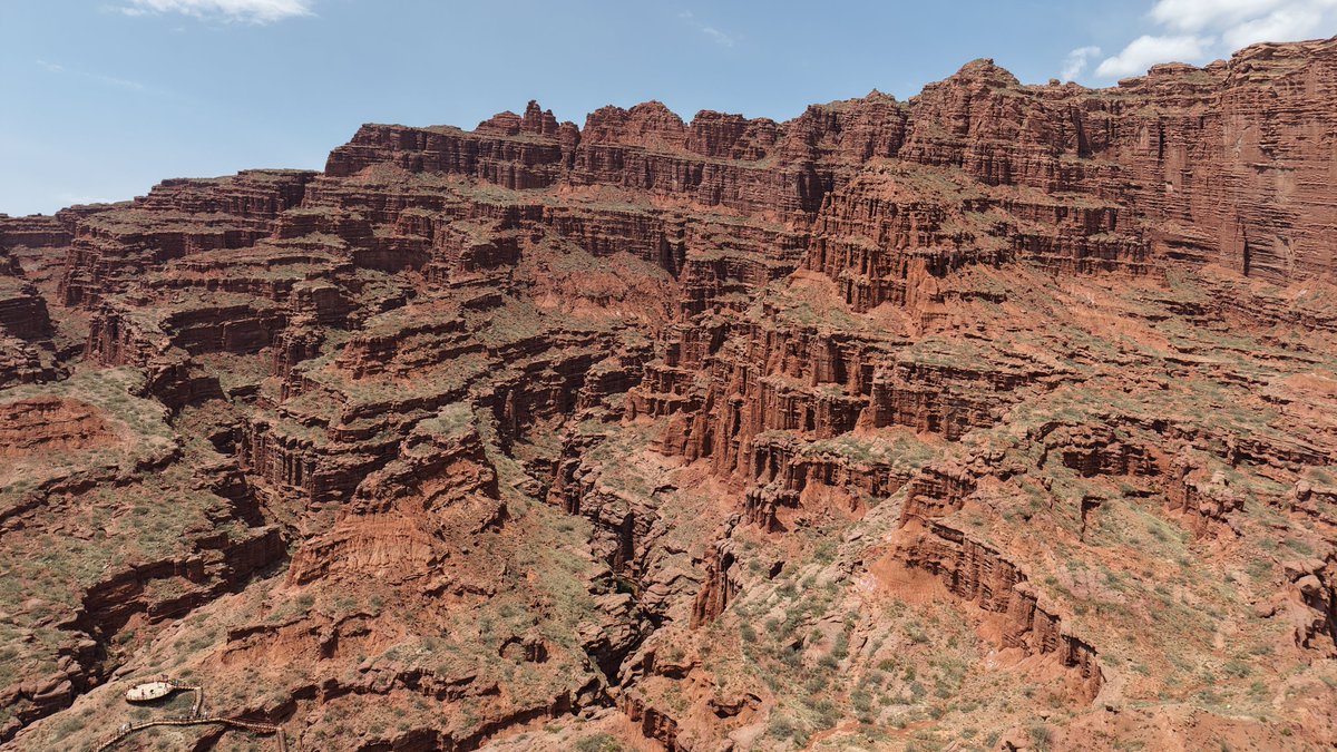 CGTNOfficial's tweet image. Located in Wensu County of Aksu Prefecture, northwest China's #Xinjiang Uygur Autonomous Region, the Tomur Grand Canyon is a breathtaking natural wonder shaped over millions of years by wind, water and time. #ChinaSeen #ExploreXinjiang
Often referred to as a "living geological…