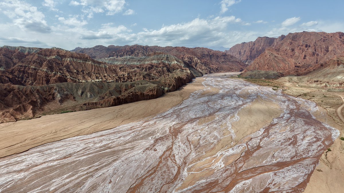 CGTNOfficial's tweet image. Located in Wensu County of Aksu Prefecture, northwest China's #Xinjiang Uygur Autonomous Region, the Tomur Grand Canyon is a breathtaking natural wonder shaped over millions of years by wind, water and time. #ChinaSeen #ExploreXinjiang
Often referred to as a "living geological…