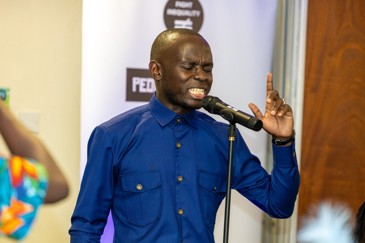 KenyaFIA's tweet image. Blurring the line between art and activism.
A musical poetry piece at #UsawaDinner2025 last week honored the fallen from the Gen Z protests.
We listened and we felt every word.
#Artivism #UsawaKenya