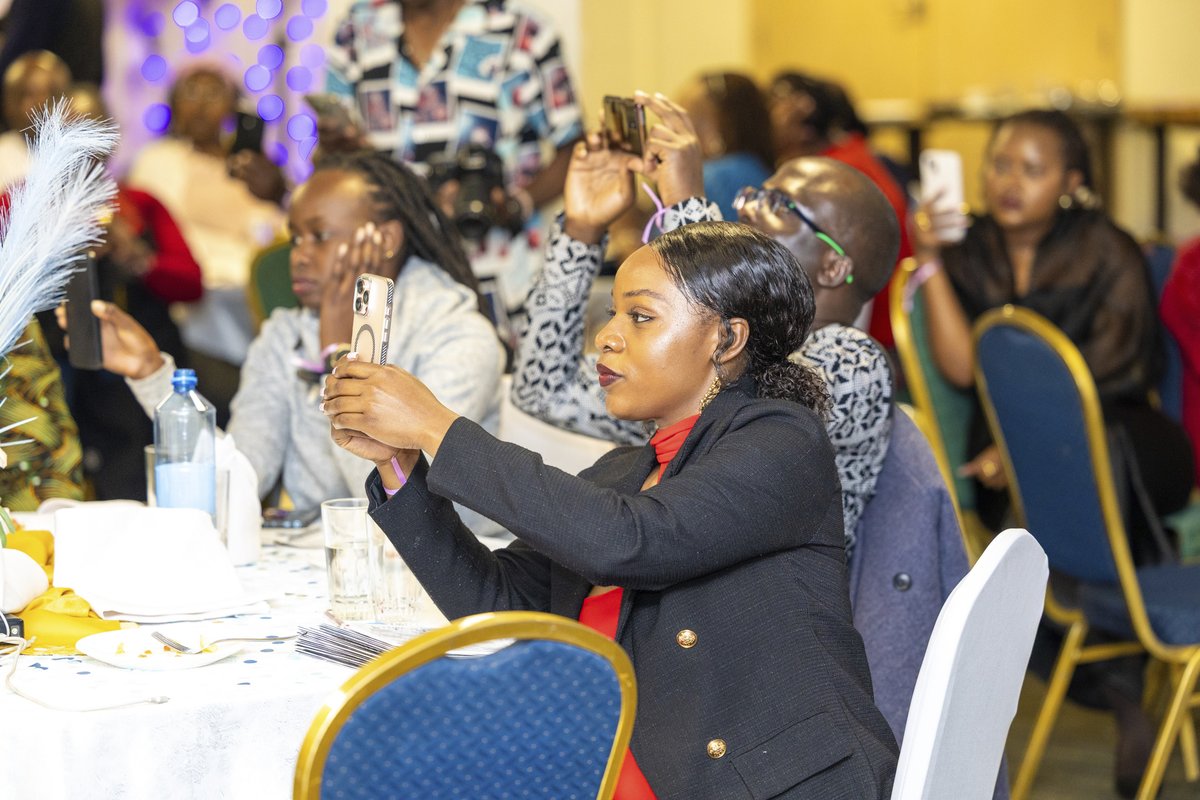 KenyaFIA's tweet image. Blurring the line between art and activism.
A musical poetry piece at #UsawaDinner2025 last week honored the fallen from the Gen Z protests.
We listened and we felt every word.
#Artivism #UsawaKenya