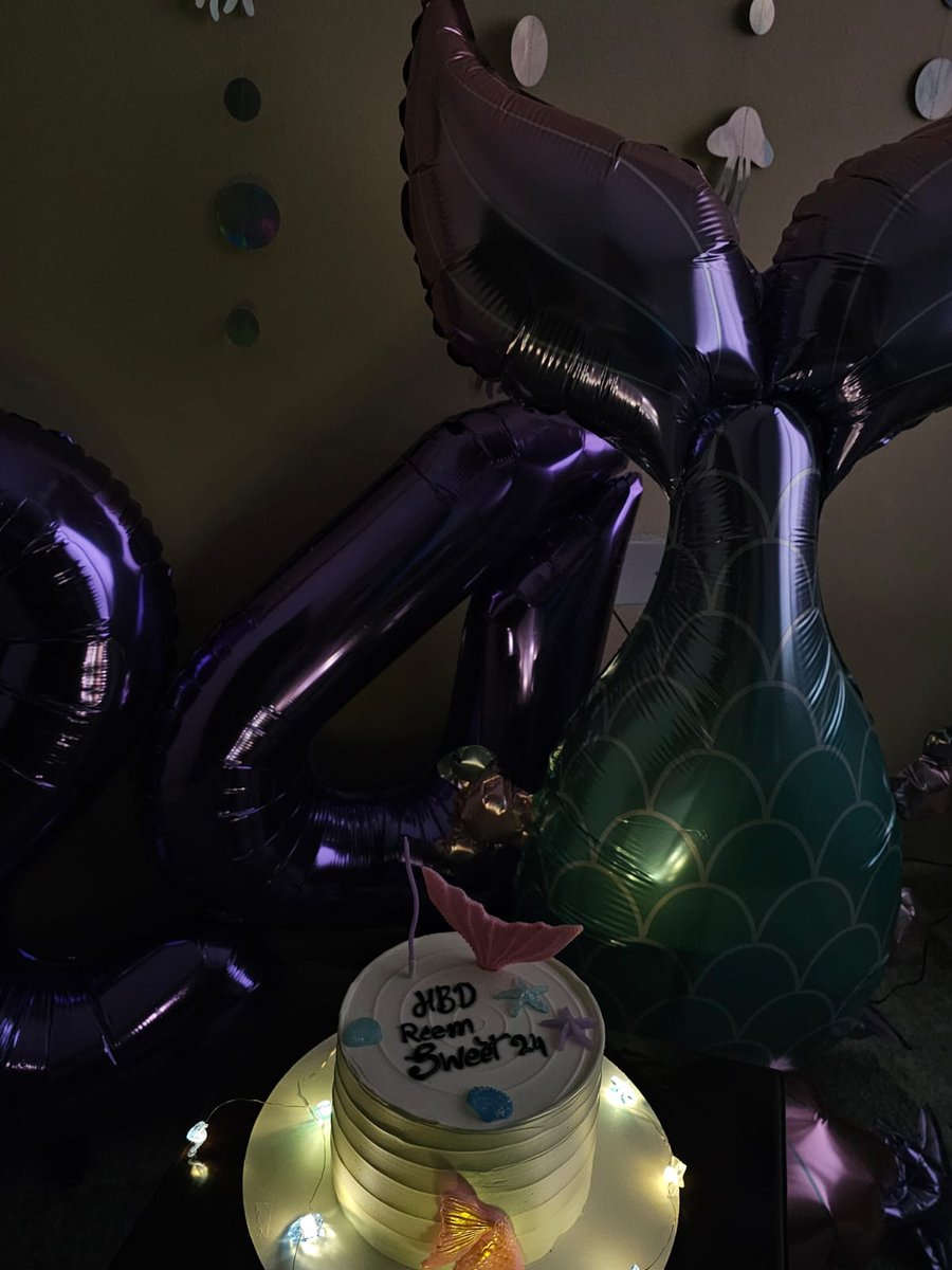 Remalvx's tweet photo. It's my birthday💜🧜🏻‍♀️
Officially 24💜 https://t.co/jyTnq7xhqy