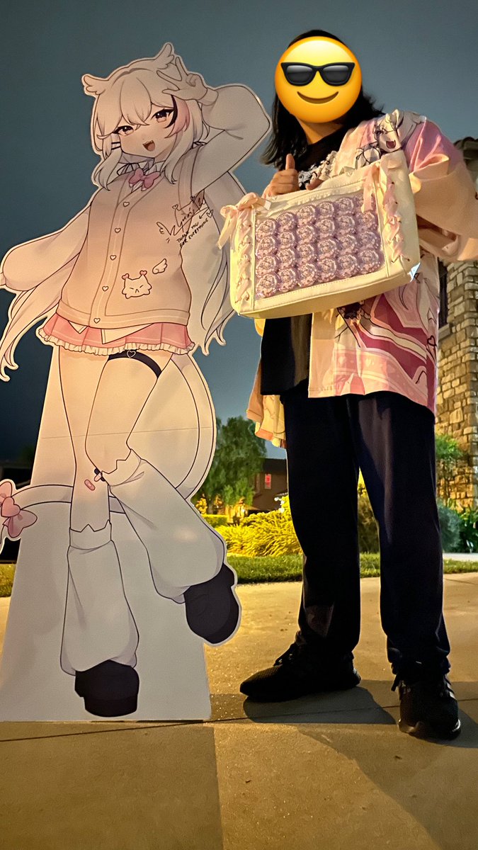 pawzzz3's tweet photo. A rlly late Virtual Vacations post but I finally finished my Hyuni itabag. However I wanted to post it with a recording of kongou as a thank you to my oshi who got me into wotagei! It took me a while to learn but I learned it thanks to my friends at @GSWaza! 🔥🔥

#hyunimerch https://t.co/CVXEzthzAG