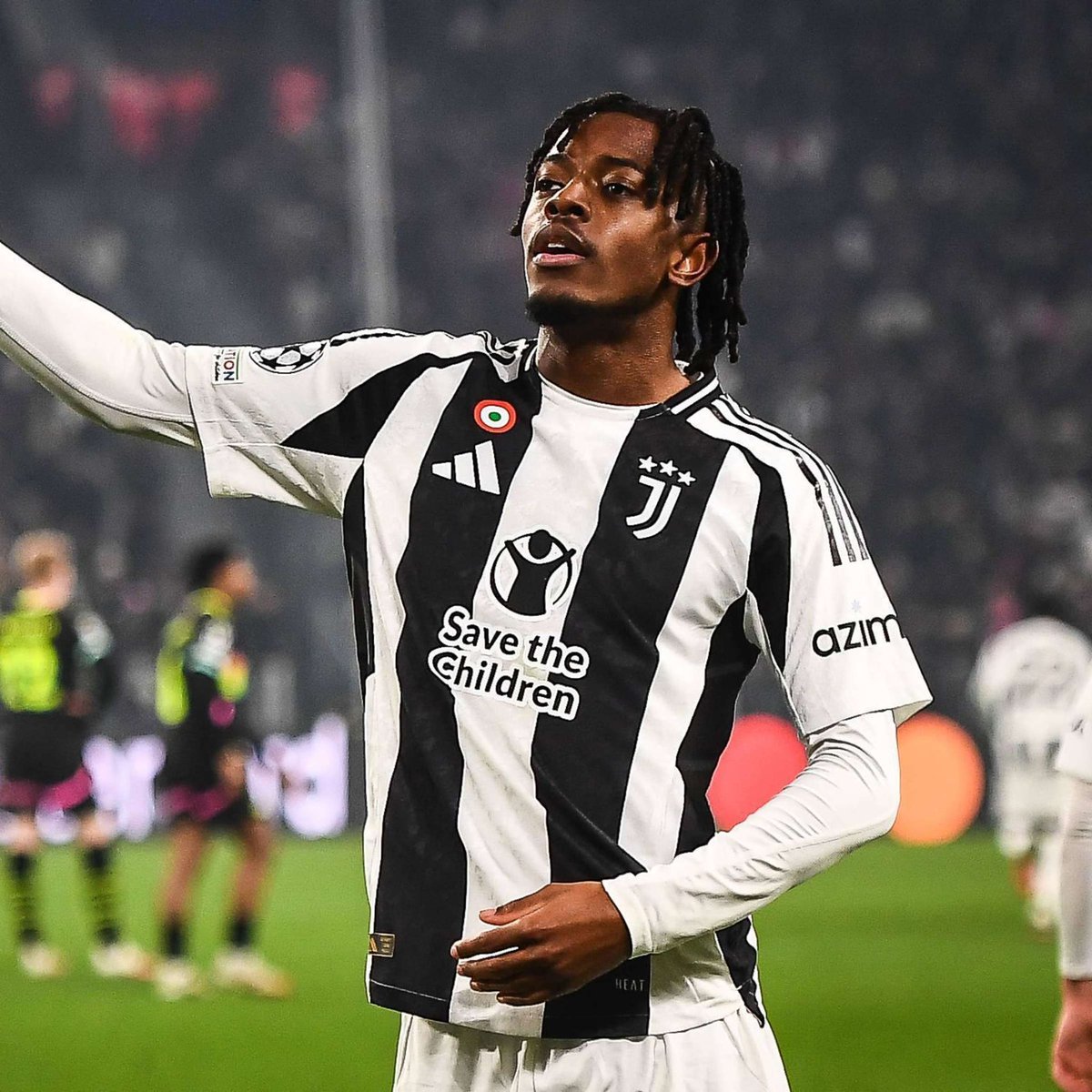 sachatavolieri's tweet image. 🇧🇪✈️ Sam Mbangula just arrived in Germany. Instead of Thursday, Werder Bremen staff prefered to make the Belgian Red Devil move today in order to complete all formalities today with medical to follow in order to announce his arrival in the next 24 hours. #mercato #Juve