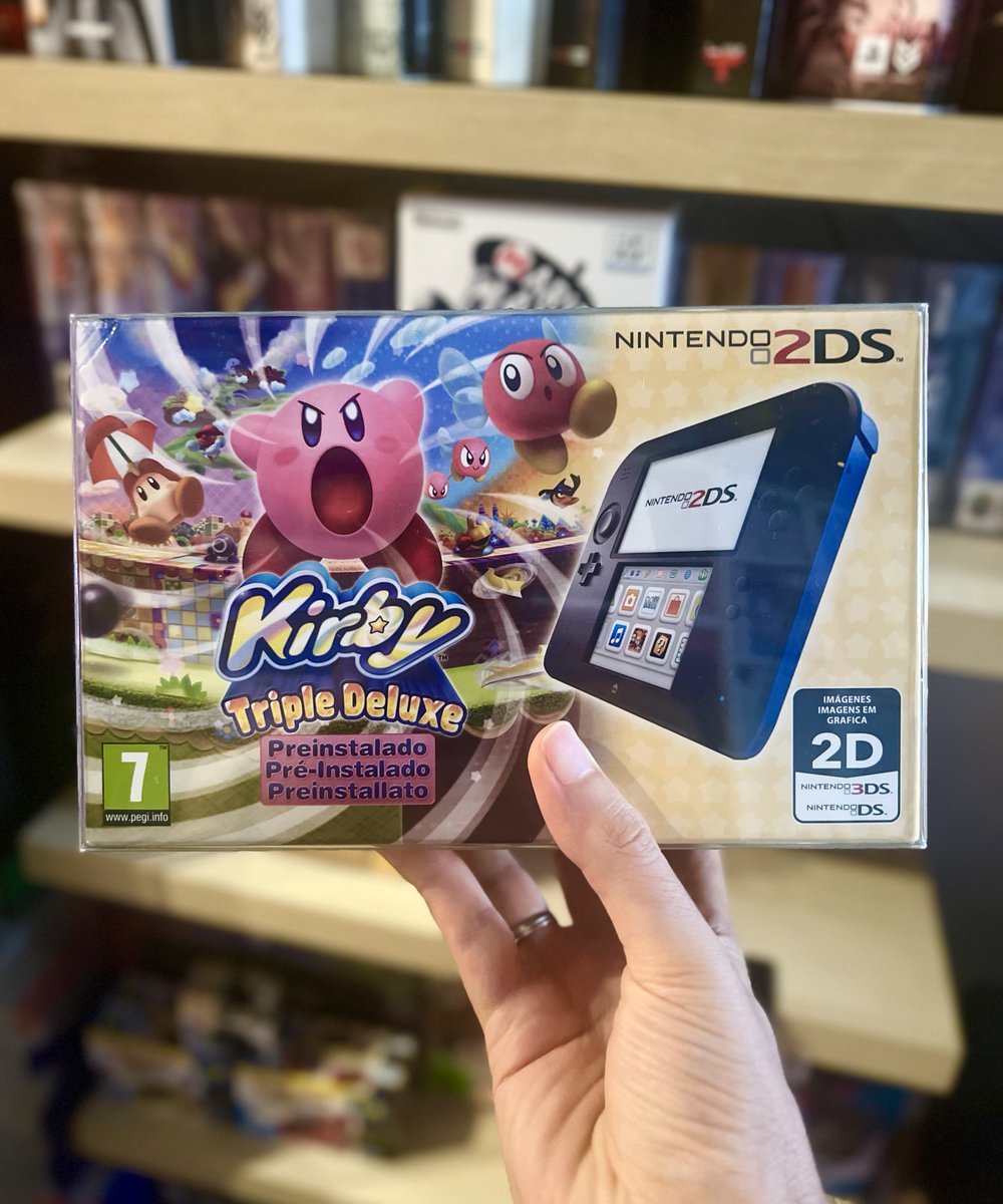 RetroGameLoveP1's tweet image. En contra de todos, me flipa la Nintendo 2DS 😍. Ese concepto "juguetesco" me parece maravilloso y encima a precio de derribo. Aunque las consolas no estén personalizadas, el packaging es pura fantasía. Como esta edición de Kirby 🩷🩷🩷, bastante raruna de ver.
#Nintendo #2ds