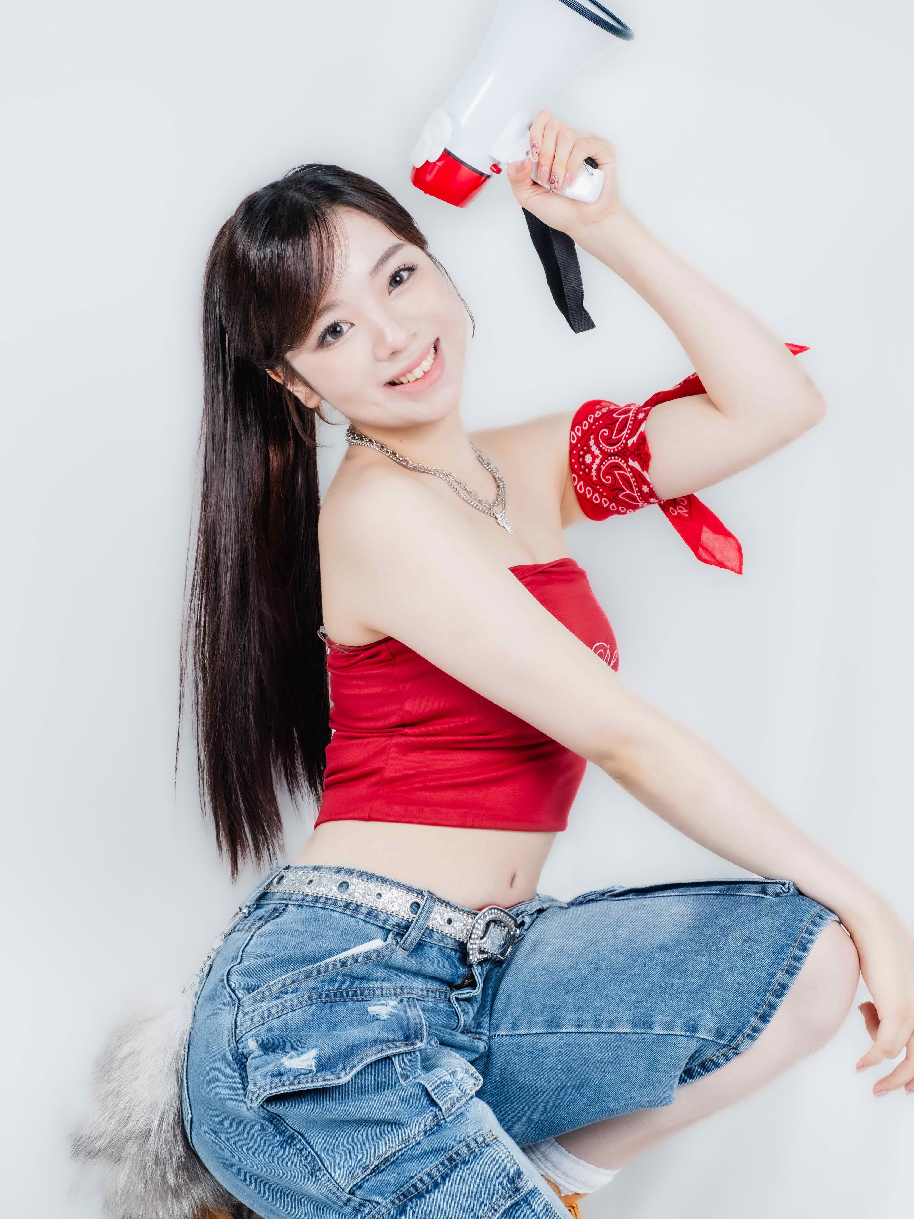 GwiP88HbEAAxW9C?format=jpg&name=4096x4096