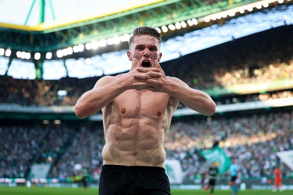 UPYOURARSENAL04's tweet image. Gyokeres will have his medical on Thursday and could make his debut against Newcastle on Sunday
He's Guaranteed to play our first PL Game against Man United🥷