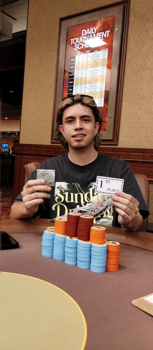SPPokr's tweet image. Congratulations to Jesse for taking down the 10pm Turbo Bounty tonight! He bested 32 other runners to take home the highly sought after South Point medallion! @South Point Hotel, Casino & Spa
