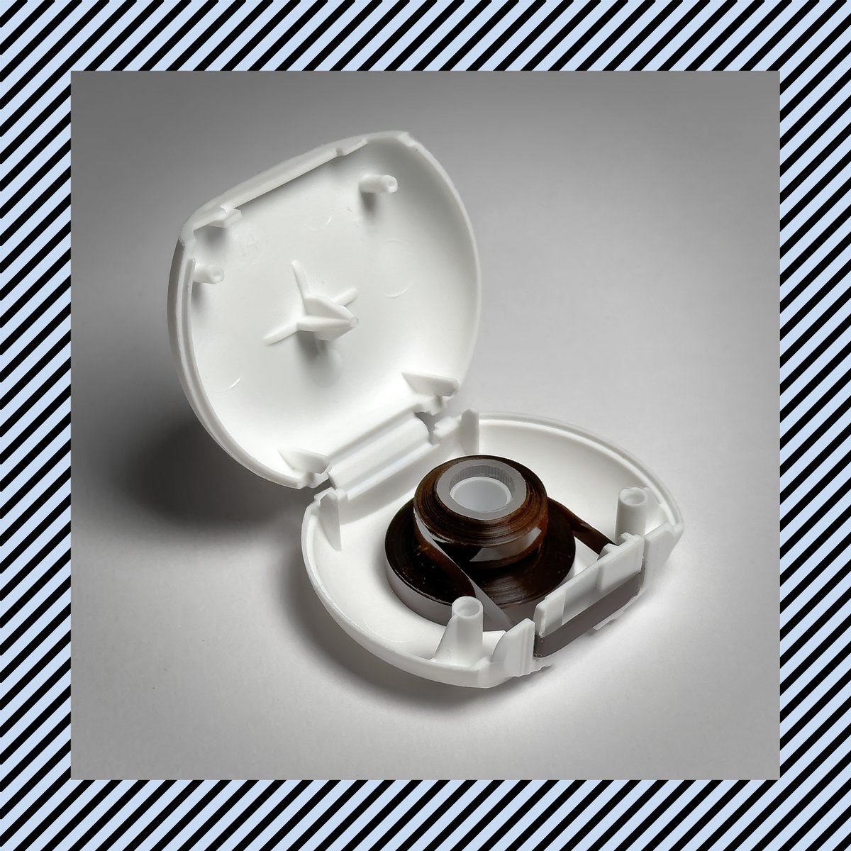 swissvideodrone's tweet image. My latest creation: It's called "Dental mini cassette" or "Mini cassette 5.0" it's the new technology in the third millennium of audio cassettes 😂😂😂
#analogtape #analogmusic #audiocassette #audiotape #cassette #cassettes #cassettetape #cassettetapes #cassetteculture #exsoso