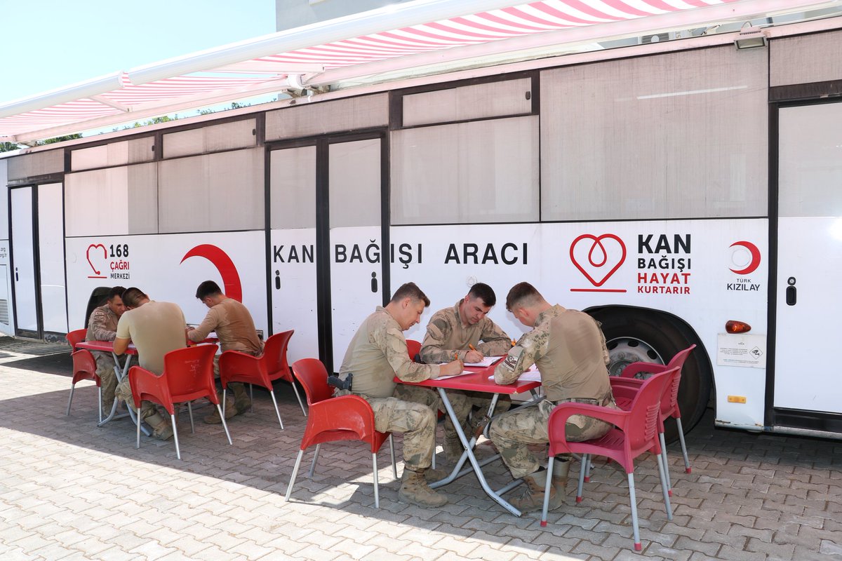 Tuncelijandarma's tweet photo. 🩸Kan Bağışı Hayat Kurtarır...
Tunceli İl Jandarma Komutanlığı olarak, Kızılay’ın kan bağışı kampanyasına gönüllü katılarak hayatların kurtarılmasına katkı sunmaya çalıştık. 
💬 Tunceli’nin sağlığı için bir adım attık, sizleri de bekliyoruz.
📍 Tunceli 
@TC_icisleri 
@TunceliValiligi 
@jandarma
@sefikaygol