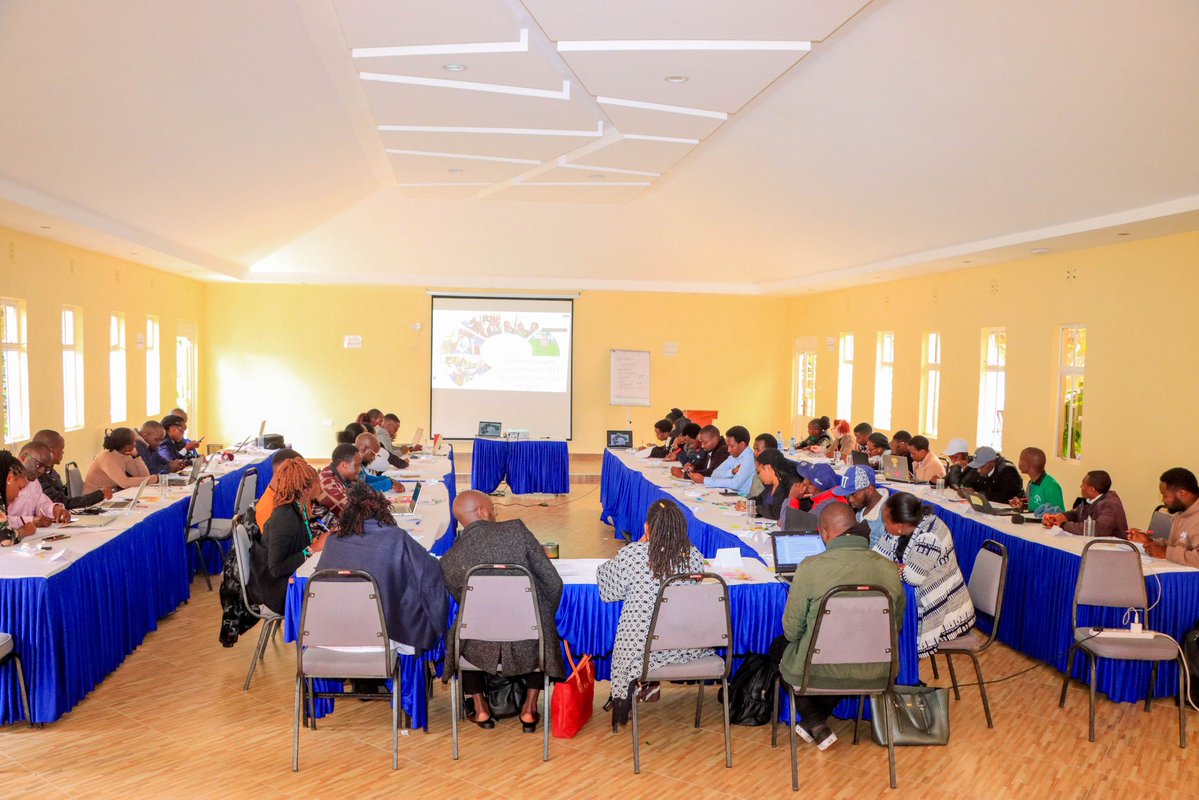 MuemActionPost's tweet image. It’s inspiring to see youth embracing their role in climate action. At the #SEKEB Pre-LCOY, learning, reflection, and collaboration are thriving. We believe this generation of young climate leaders will shape a prosperous, sustainable future. Isn’t that great news?