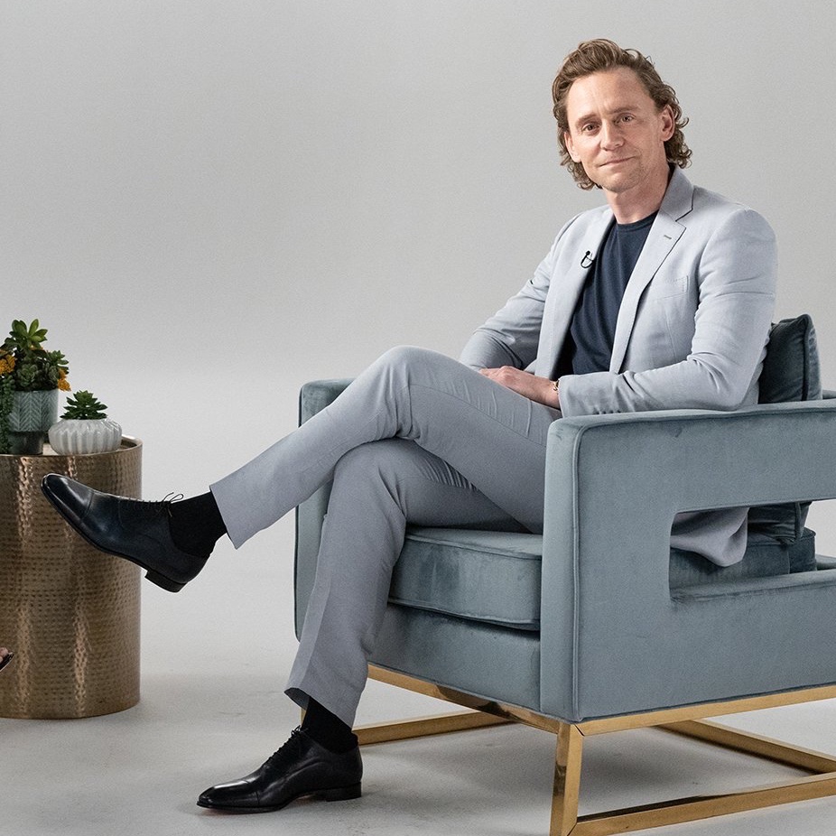 havanesemom13's tweet image. Tom Hiddleston matching his actors on actors chair