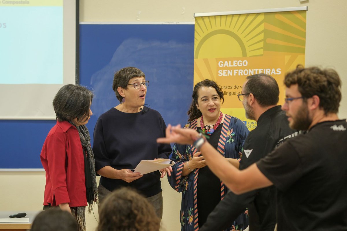 Ana Boullón achegou a historia dos nosos nomes e apelidos aos estudantes de todo o mundo que participan nos XXXV Cursos #GalegoSenFronteiras. A académica coordina a 'Guía de nomes galegos' e o 'Dicionario de apelidos galegos' no que estamos a traballar.
📌 academia.gal/nomes