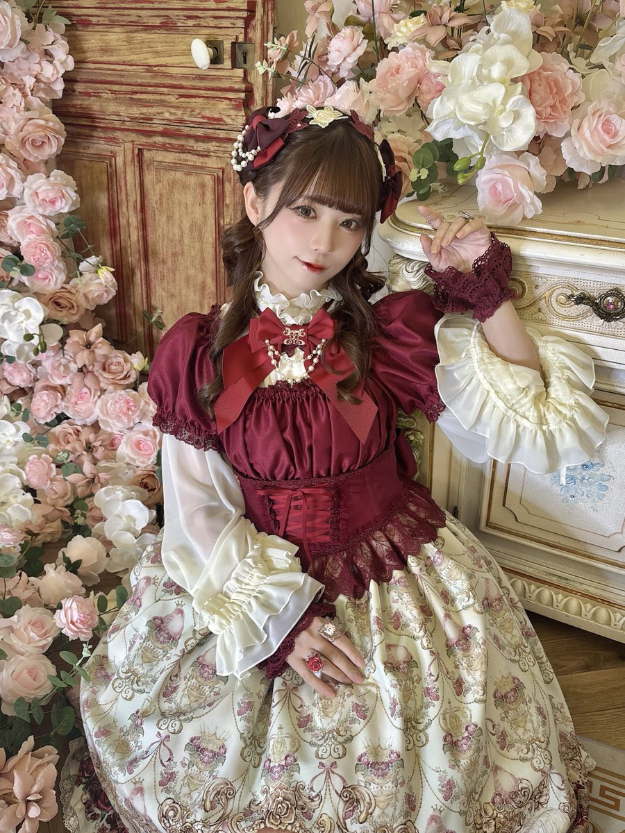fukasawamidori's tweet image. 雑誌Merveilleの撮影でEnchantlic Enchantillyの薔薇色のドレスを着用しました🥀スタジオはハナノスミカさんのRoom rosa🥀
#ロリィタさん以外正しく読めるかな
